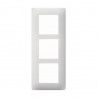 Plaque de finition 3 postes entraxe 57mm couleur blanc RAL 9016 Essensya