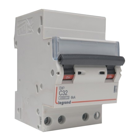 Disjoncteur 3P+N Auto/à vis C32 32A