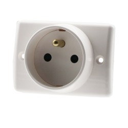 LEGRAND 050860 - Prise à encastrer pour plinthe 2P+T 16A 250V blanc