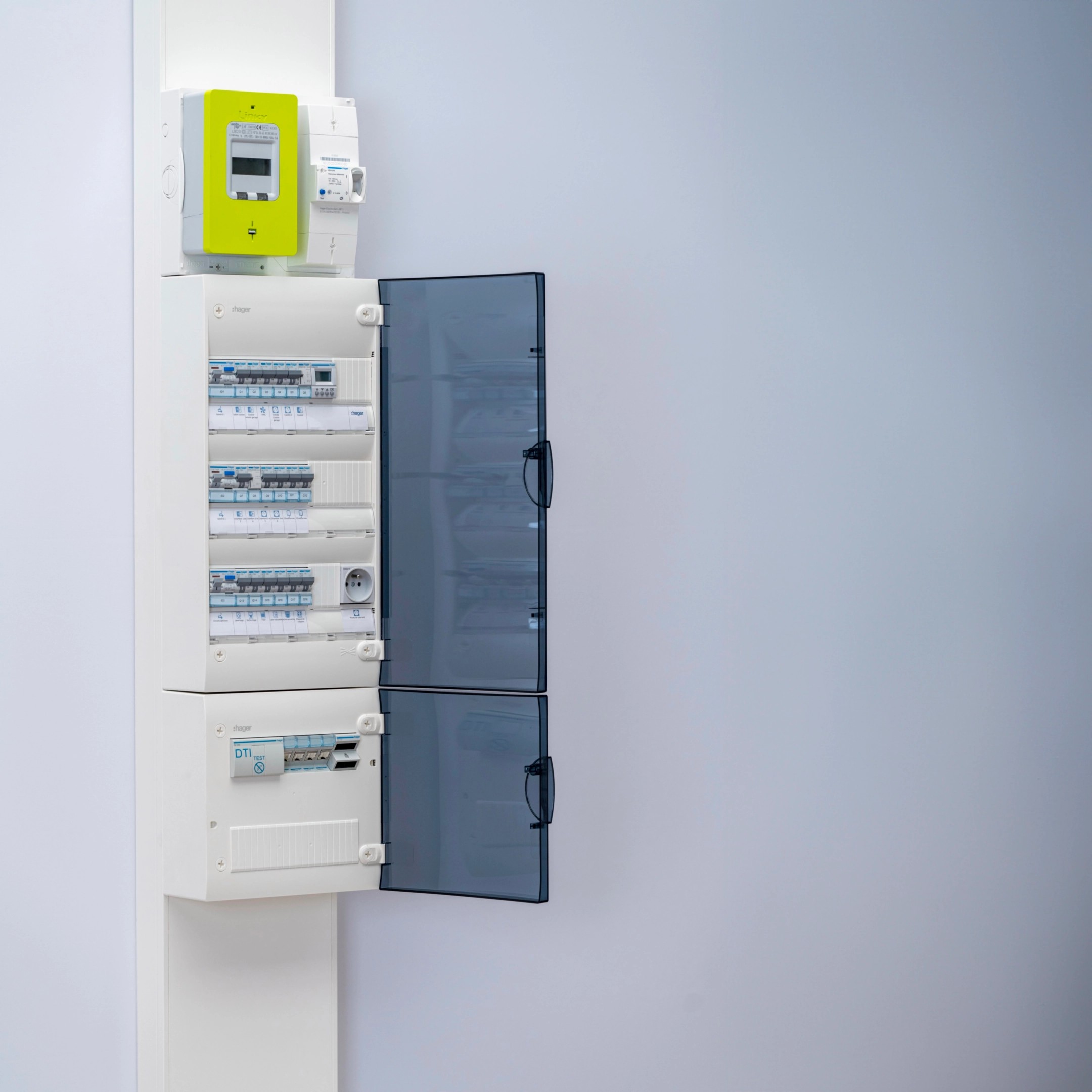 Contacteur (interrupteur) Hager 16A 250V - Référence X E 524 F1 33038 - Occasion Bon état