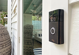 Portier vidéo ou visiophone connecté : comment choisir le bon système de contrôle d’accès pour votre maison ?