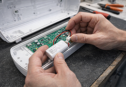 Remplacement Batterie BAES : Guide Pratique pour Entretenir vos Blocs de Secours