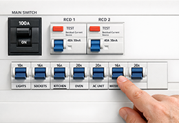 L'électricité chez soi : les bases à connaître en 5 minutes