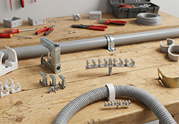 Collier, embase de fixation & tubes : bien choisir manchons et coudes pour une installation propre